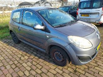 uszkodzony samochody osobowe Renault Twingo 1.2 benzine + Apk 2008/5