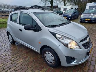krockskadad bil auto Chevrolet Spark 1.0  5 deurs Airco 2010/10
