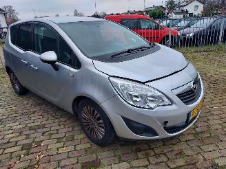 krockskadad bil auto Opel Meriva 1.4 Turbo Cosmo weinig km 2013/9