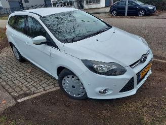 Coche accidentado Ford Focus 1.6 TDCI + Apk 2013/12