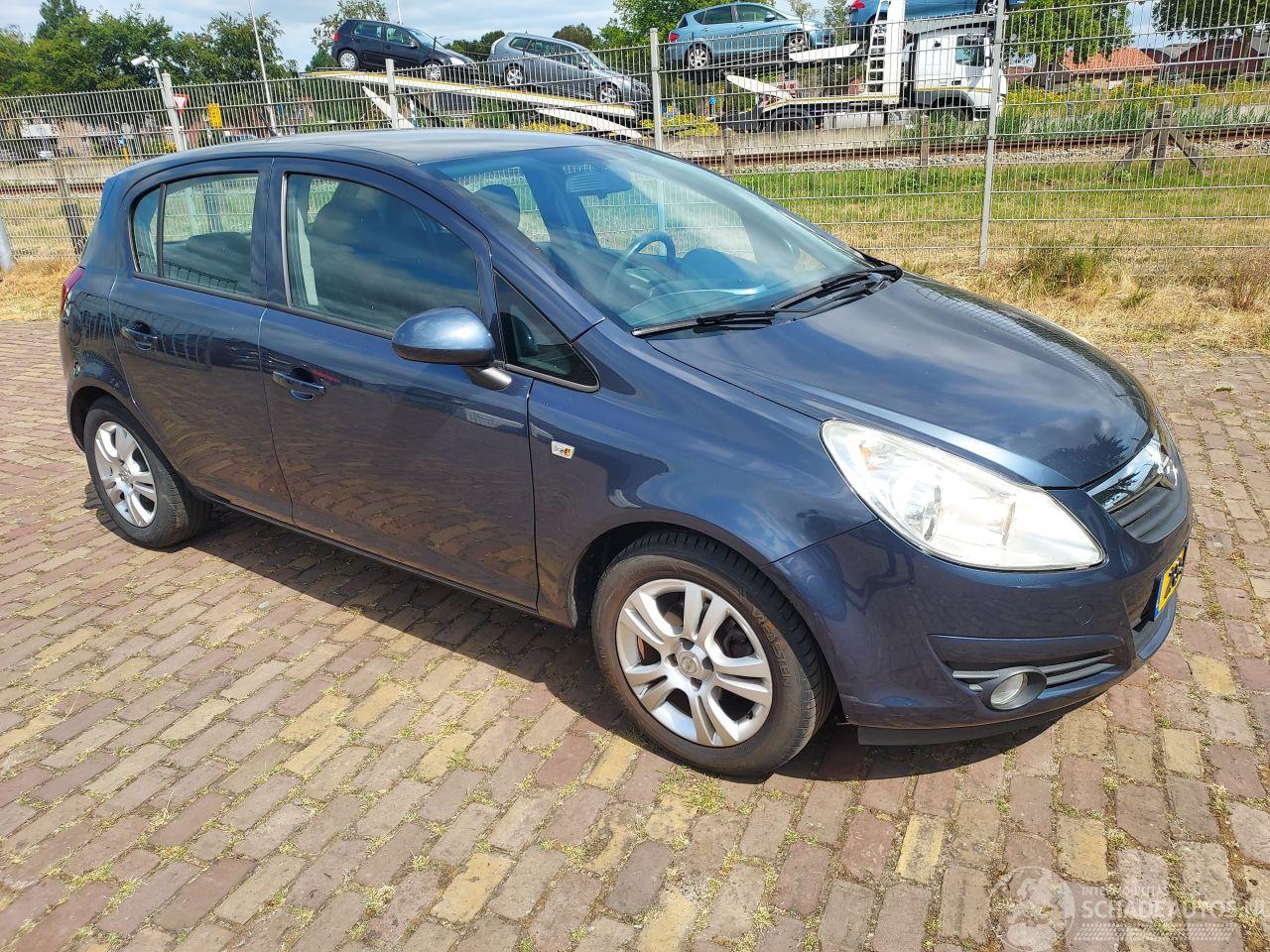 Opel Corsa 1.4i  5 deurs + apk