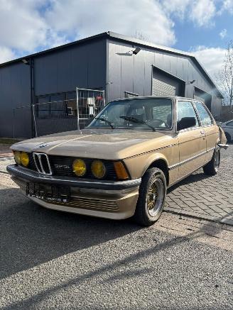 skadebil auto BMW 3-serie 323i 1981/6