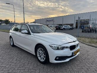 Damaged car BMW 3-serie 320 D Aut. 2017/8
