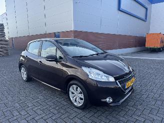 Unfallwagen Peugeot 208 1.2 VTi 60Kw AIRCO 2013/3