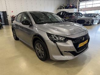 krockskadad bil auto Peugeot 208 EV 50kWh Clima Navi 2023/2