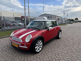 Vaurioauto  passenger cars Mini Cooper 1.6 Chilli 85kw AIRCO 2002/7