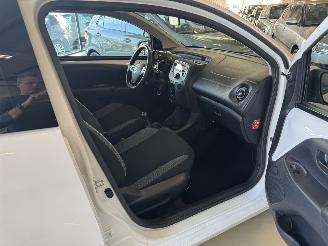Toyota Aygo 1.0 VVT-i X Fun  AIRCO picture 14