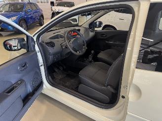 Renault Twingo 1.2 16V AIRCO picture 10