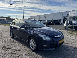 uszkodzony samochody osobowe Hyundai I-30 1.6 93Kw Clima 2011/1