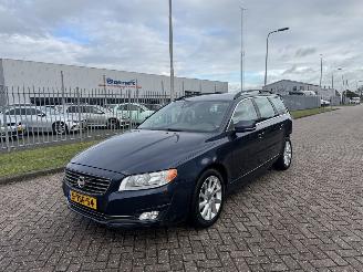 damaged passenger cars Volvo V-70 2.0 D4 Nordic+ 2014/5