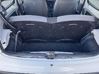 Peugeot 107 1.0 12V XR AIRCO picture 11