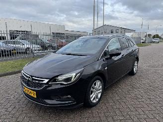damaged passenger cars Opel Astra Sports Tourer 1.0 77kw Navi - Clima 2017/8