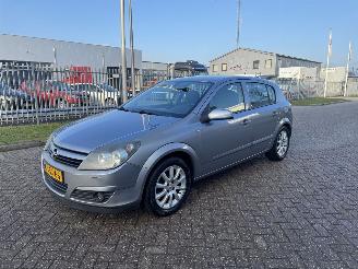 krockskadad bil auto Opel Astra 1.4 Elegance AIRCO 2004/4