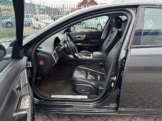 Jaguar XF 3.0 D V6 Luxury picture 10