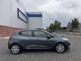 Damaged car Renault Clio 0.9 TCe 66kw AIRCO 2018/4
