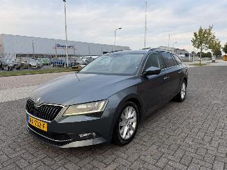 Damaged car Skoda Superb 1.6 TDI 88Kw Clima - Navi 2018/2