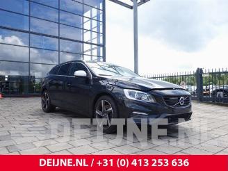 Auto da rottamare Volvo V-60 V60 I (FW/GW), Combi, 2010 / 2018 2.4 D6 20V AWD Twin Engine Plug-in Hybrid 2015/8