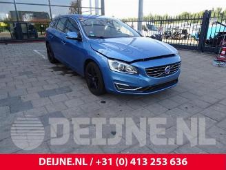 Coche siniestrado Volvo V-60 V60 I (FW/GW), Combi, 2010 / 2018 2.4 D6 20V Plug-in Hybrid AWD 2013/7