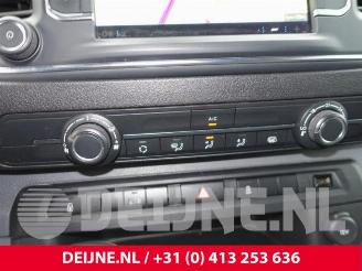 Peugeot Expert Expert (V1/VA/VB/VE/VF/VT/VY), Van, 2016 2.0 Blue HDi 120 16V picture 32