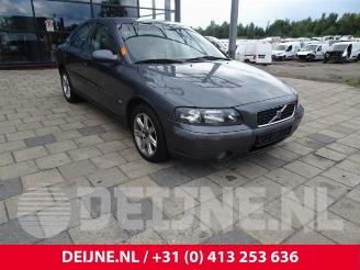 Coche siniestrado Volvo S-60 S60 I (RS/HV), Sedan, 2000 / 2010 2.4 20V 140 2003/2