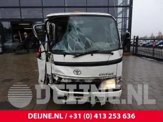 Toyota Dyna Dyna 100/150, Chassis-Cabine, 2001 2.5D4-D 90 16V picture 2