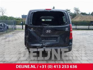 Hyundai H-300  picture 6