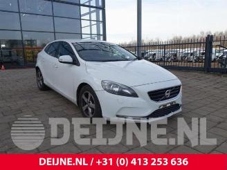 Vrakbiler auto Volvo V-40 V40 (MV), Hatchback 5-drs, 2012 / 2019 1.6 D 16V 2013/7