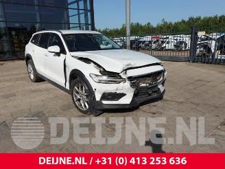 Uttjänta bilar auto Volvo V-60 V60 Cross Country II (ZZ), Combi, 2018 2.0 B5 16V Mild Hybrid Geartronic AWD 2024