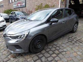 Auto incidentate Renault Clio Equilibre 2023/8