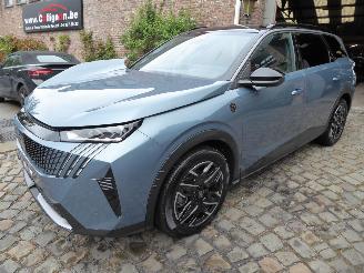 krockskadad bil auto Peugeot 5008 Hybrid 136 GT 2025/2