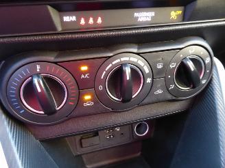 Mazda 2 Center-Line Hybrid Agile picture 17