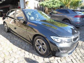 BMW 3-serie 318 d Advantage picture 4