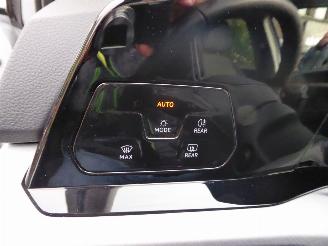 Volkswagen Golf Life picture 13