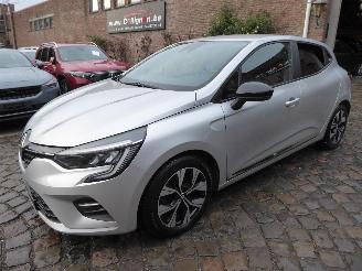 skadebil auto Renault Clio Evolution 2023/3