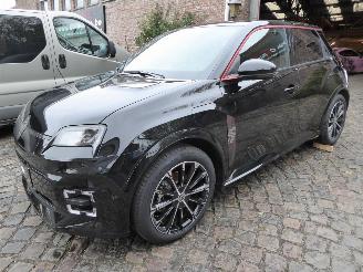 Vaurioauto  passenger cars Renault 5 5 E-Tech Electric 150 Comfort Range Iconic Five 2024/11