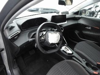 Peugeot 208 Active Pack picture 10