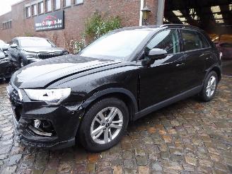 Schadeauto Audi Q3 35 TDI 2021/4
