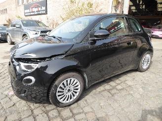 Unfallwagen Fiat 500E La Prima 2024/12