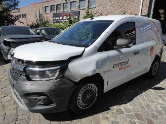 krockskadad bil auto Renault Kangoo III Rapid Advance 2024/4