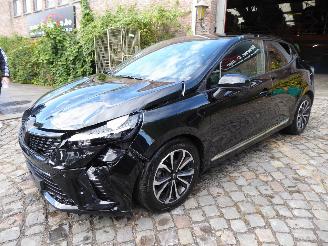 krockskadad bil auto Renault Clio V Techno 2024/1