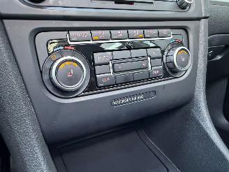 Volkswagen Golf 2.0 TDI Highline Panorama Navi Clima picture 12