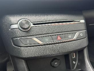 Peugeot 308 1.6 BlueHDI Blue Lease Executive Pack picture 11