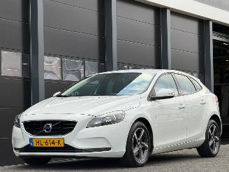 Gebrauchtwagen PKW Volvo V-40 2.0 D2 Navi Clima PDC 2015/11