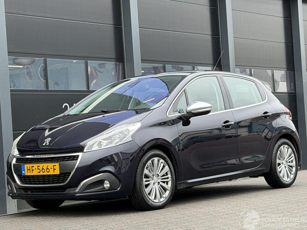 Peugeot 208 1.6 BlueHDi Executive Pano Camera Clima