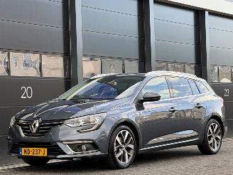 Vaurioauto  passenger cars Renault Mégane 1.2 TCe Bose Navi Camera Clima 2016/12