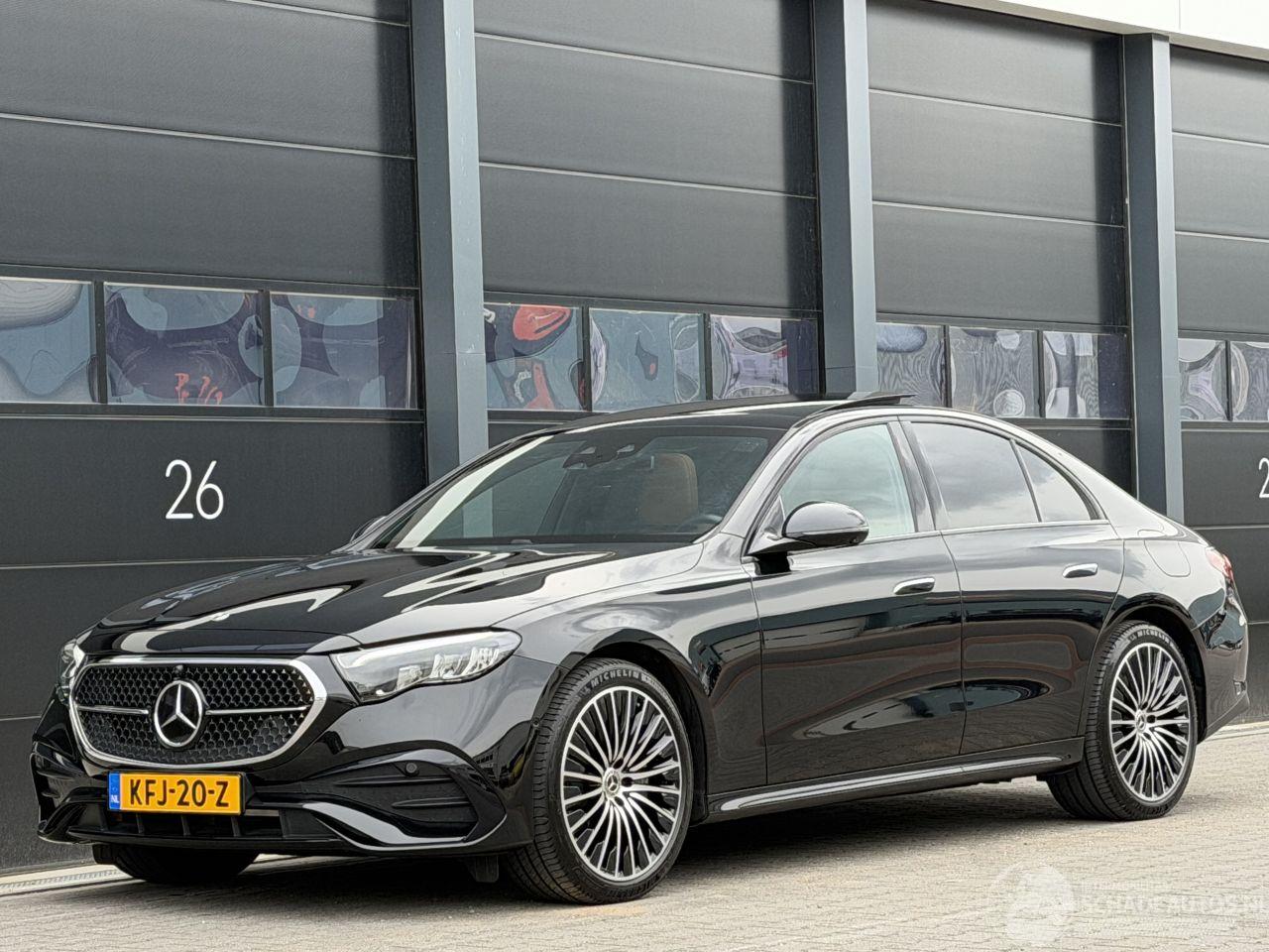 Mercedes E-klasse 300e AMG Head-Up Hyperscreen 360 camera