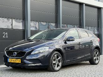 Voiture accidenté Volvo V-40 2.0 D2 Navi Clima PDC 2015/7