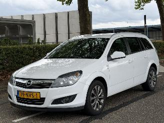 Coche accidentado Opel Astra STATION WAGON 1.6 111 years Edition 2010/11