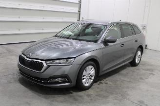 krockskadad bil auto Skoda Octavia  2023/11