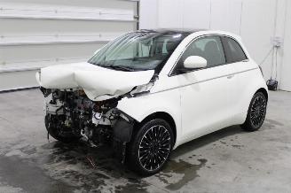 skadebil auto Fiat 500  2022/9